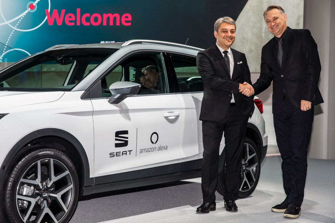Luca de Meo, Presidente de SEAT y Ned Curic, vicepresidente de Amazon Alexa Automotive_2.jpg
