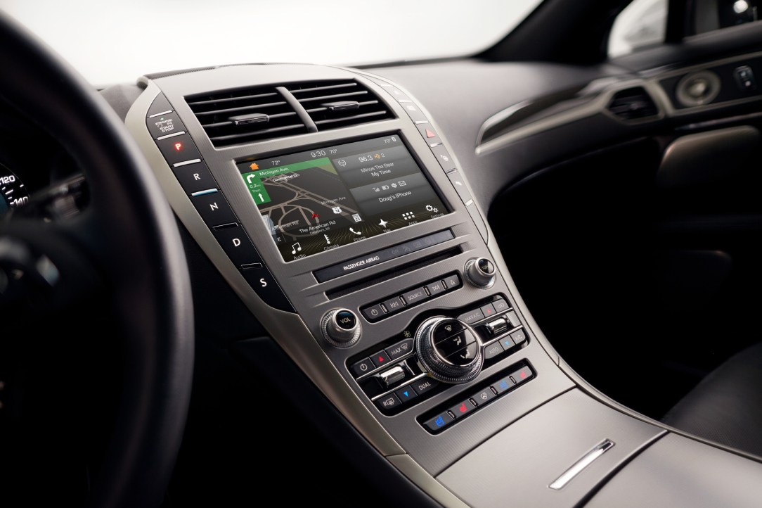 1350820_2017 Lincoln MKZ_307a_be_C2b_preview