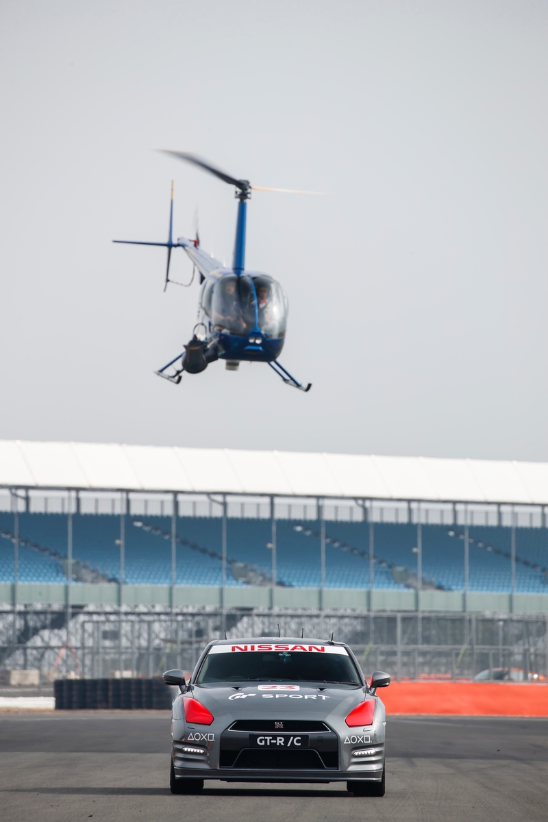 Nissan GT-R recorre Silverstone remotamente operado a través de