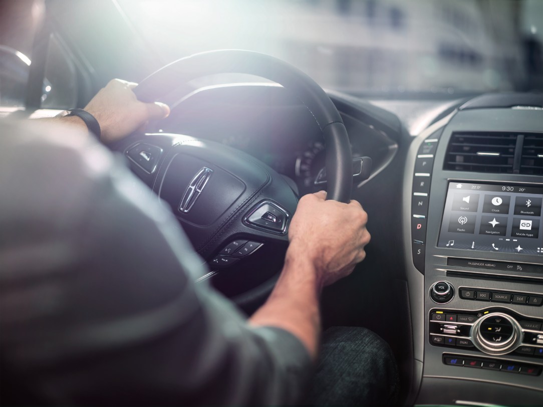 CN7630317_MKZ_Rsrv_MaleDrvrMotnTurning_mn_preview