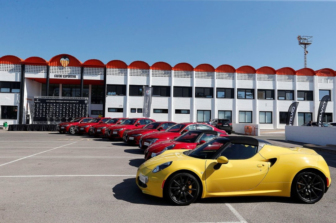 thumbnail_Alfa Romeo_Valencia CF entrega full