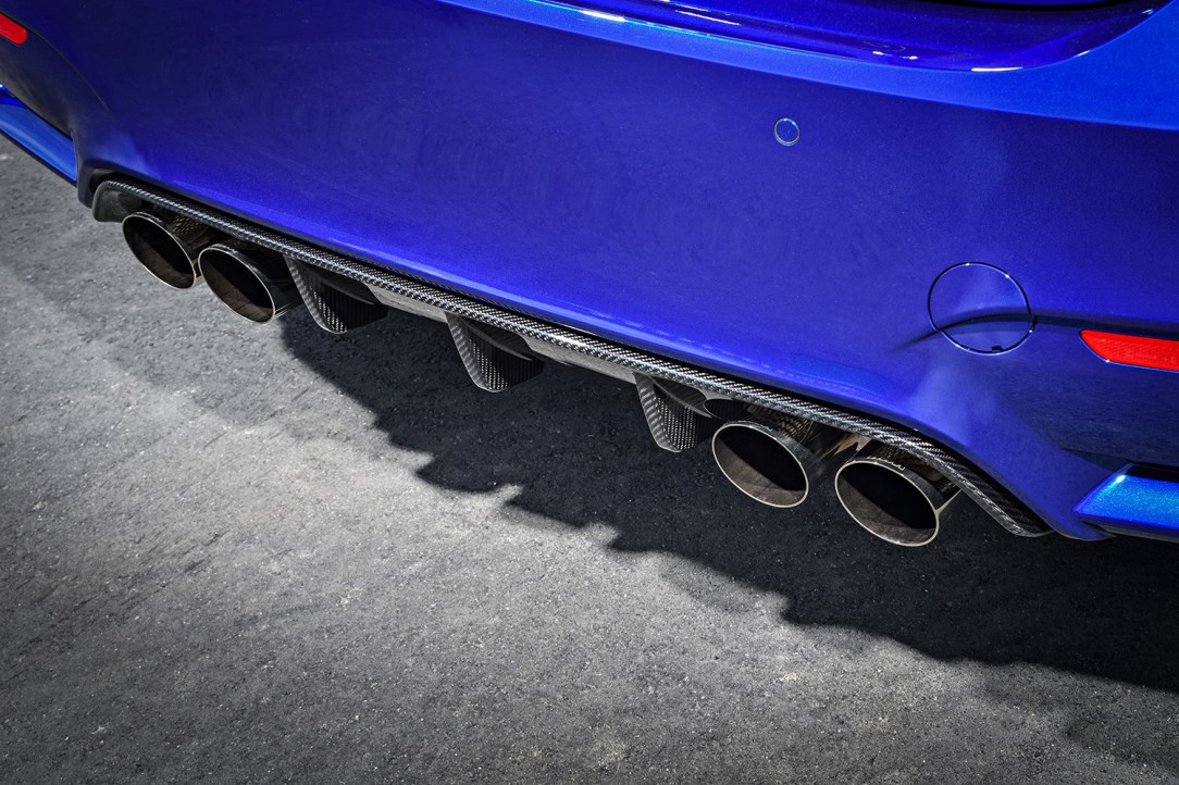 P90251053_highRes_the-new-bmw-m4-cs-04