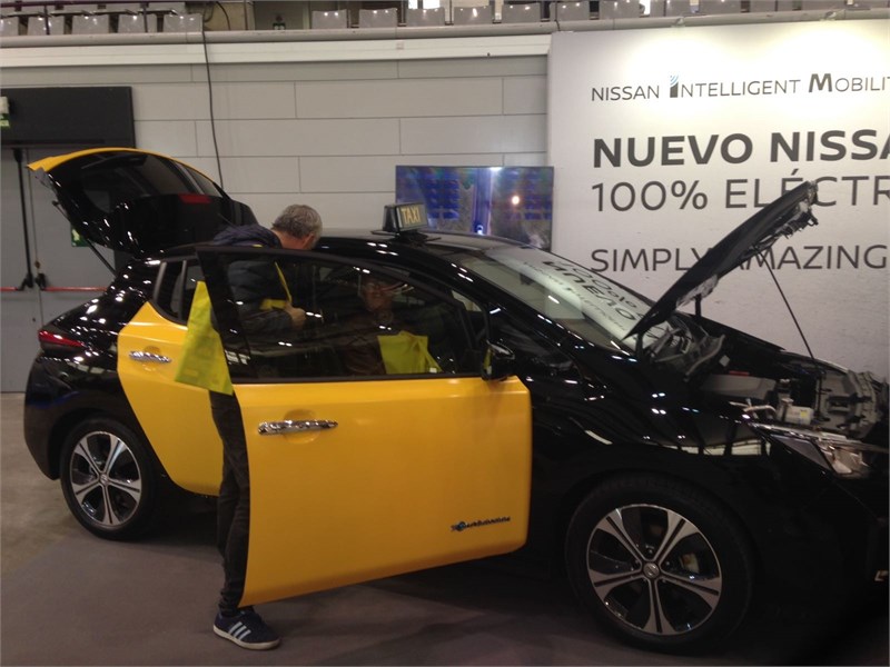 Nissan presenta el nuevo LEAF en versión taxi en Barcelona