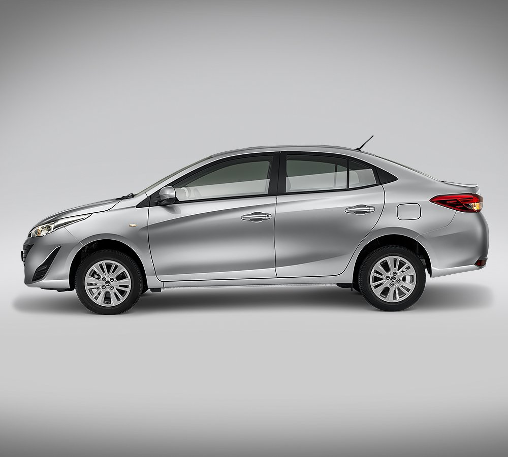 3YarisSedan18_Ext_1000X900_05