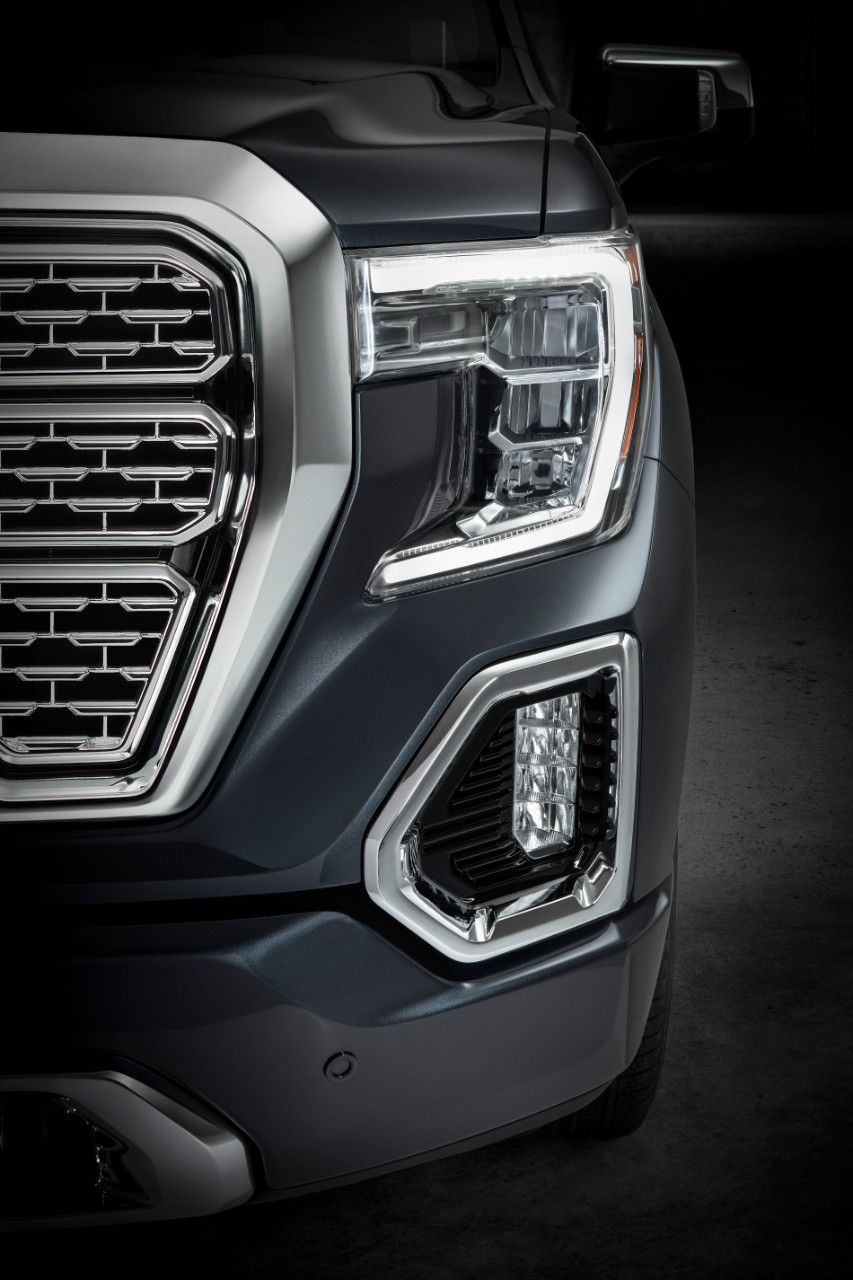 2019 GMC Sierra Denali front lighting signature
