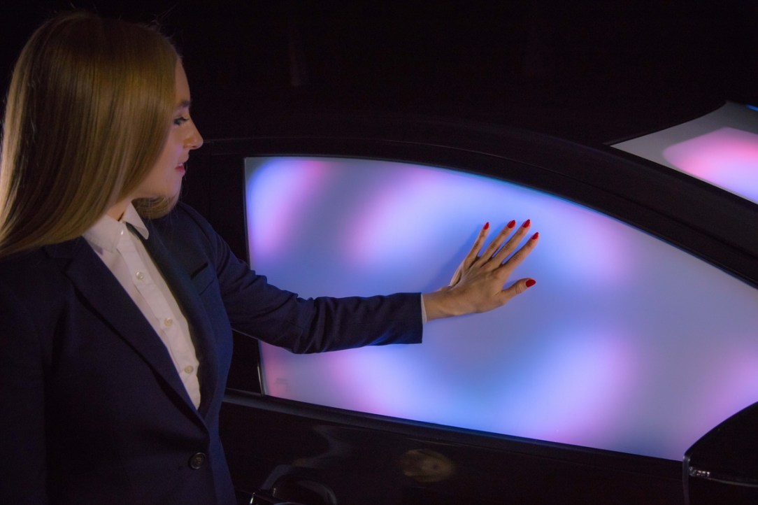 El nuevo Nissan LEAF se transforma y electrifica la premier de l