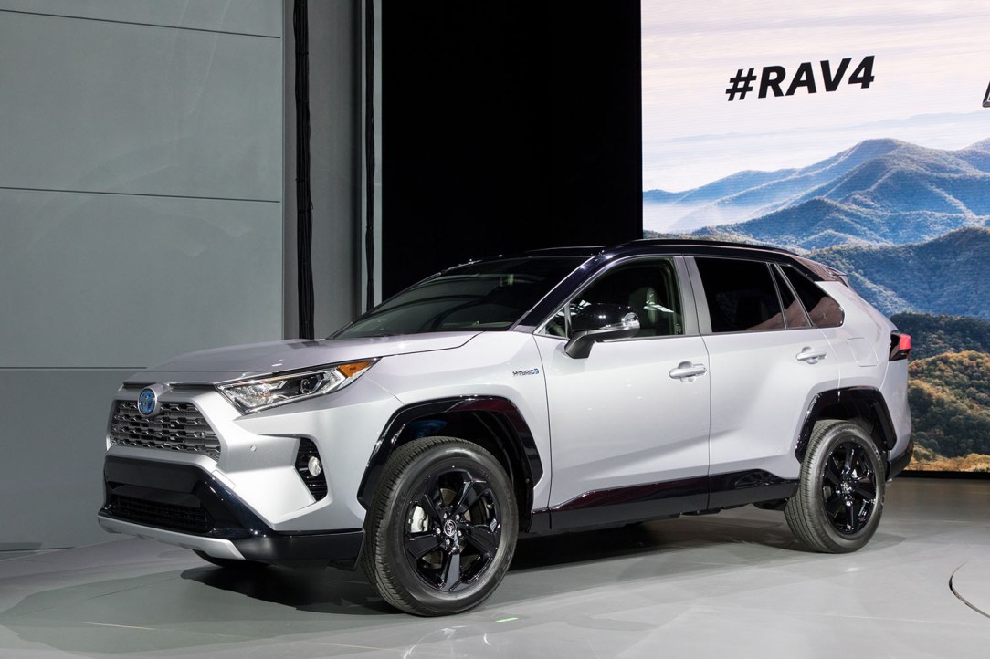 Toyota_NYIAS_2018_2019_RAV4_02_C8C8D39F9CDDAF6ED1E10C4F97215379545F4DE8