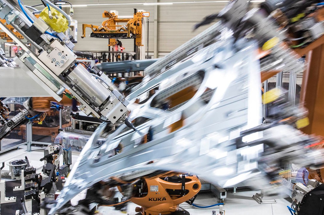 SEAT-A-choreography-with-2000-robots_004_HQ