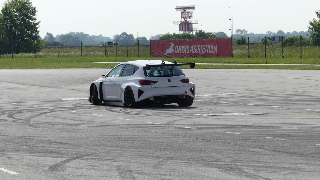 CUPRA_battery_test_002_HQ