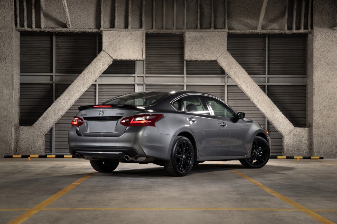 Nissan presenta en México la gama ‘Midnight Edition’ confor