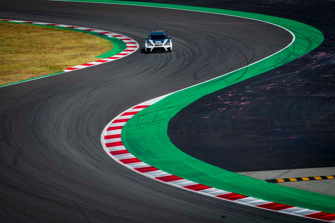 From-the-desert-to-the-circuit-training-for a-four-wheel-challenge_001_HQ