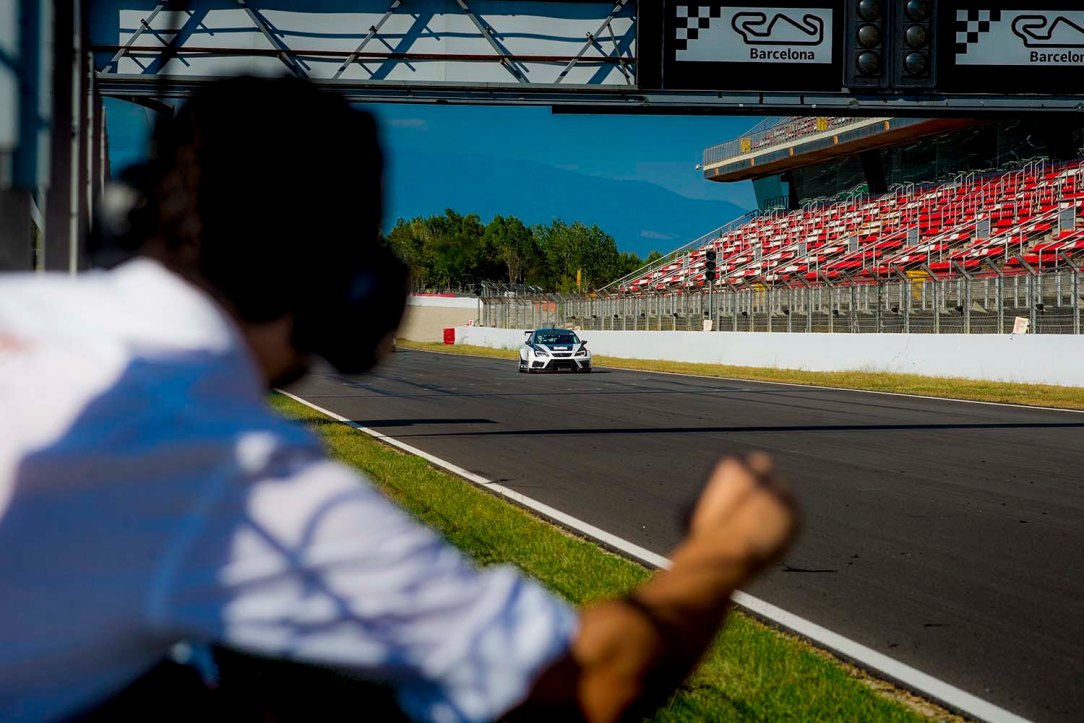 From-the-desert-to-the-circuit-training-for a-four-wheel-challenge_002_HQ