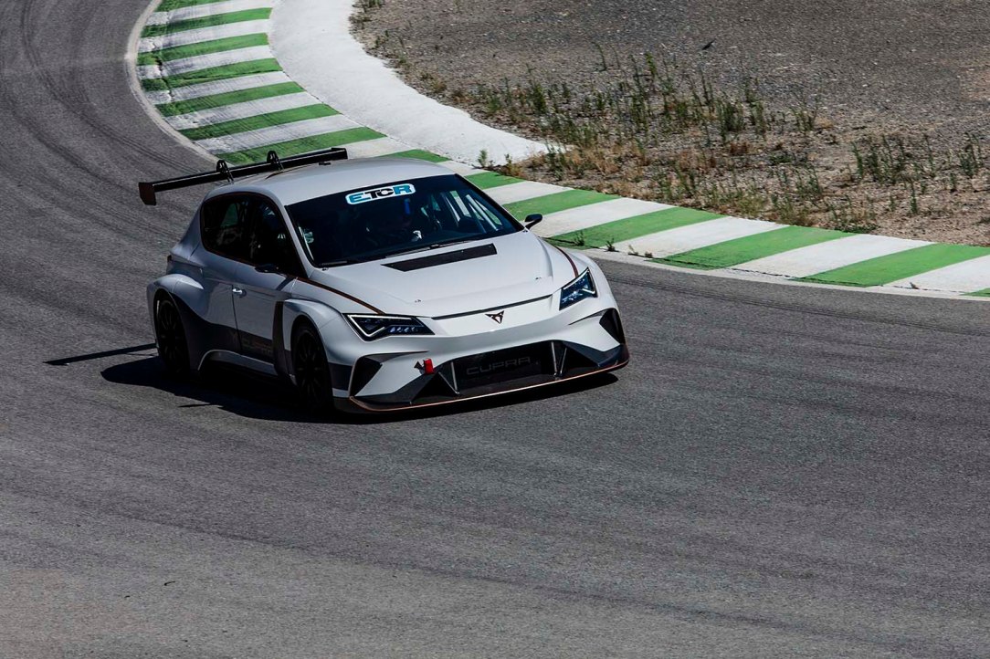 Maiden-dynamic-test-of-the-CUPRA-e-Racer-with-Jordi-Gene-at-the-wheel_003_HQ