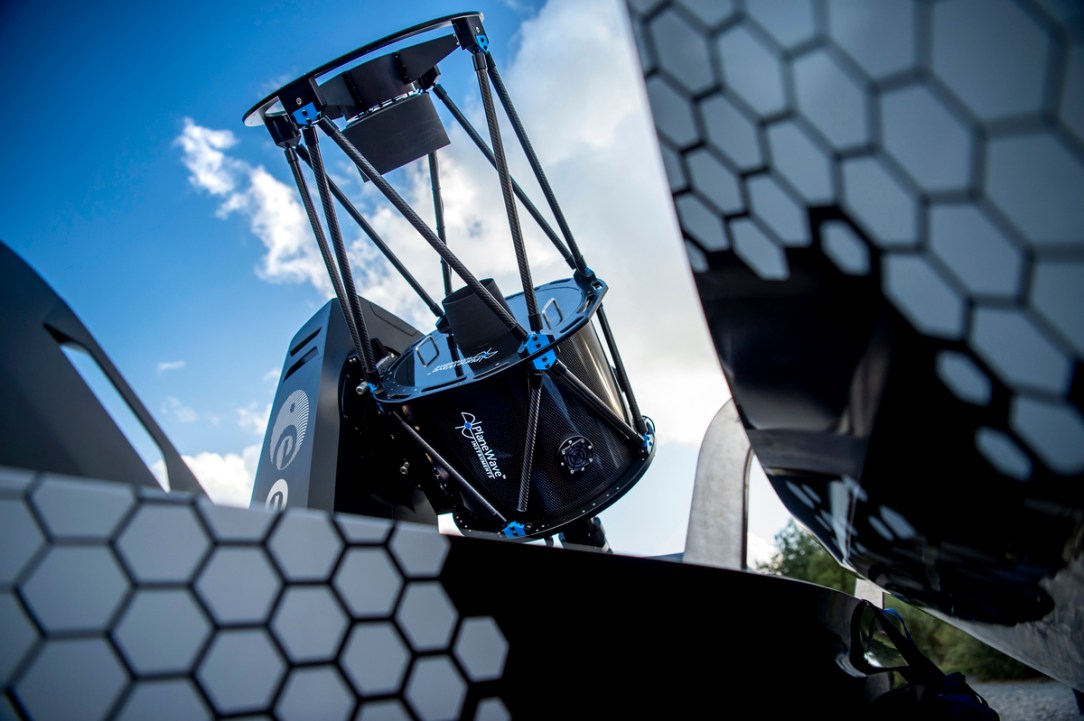 Nissan presenta un observatorio móvil a bordo de su pick up NP3