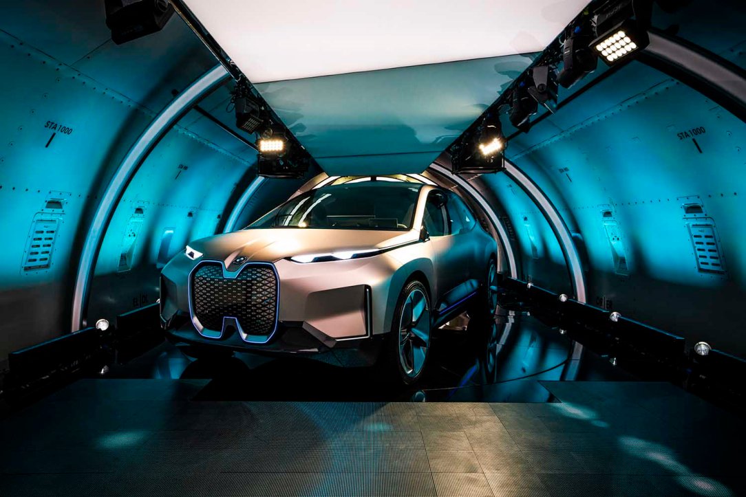 P90321931_highRes_bmw-vision-inext-on-