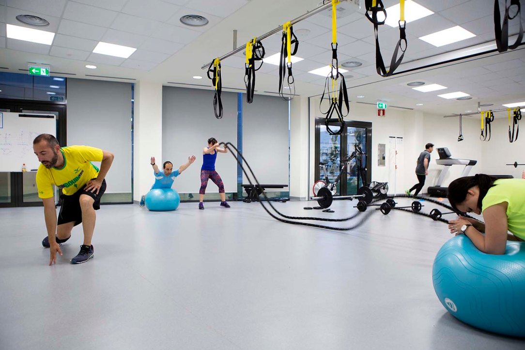 The-city-of-cars-and-people_009_HQ