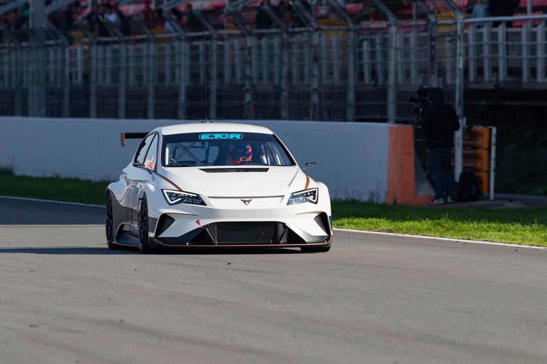 CUPRA-creates-a-new-path-in-the-TCR-series_001_HQ