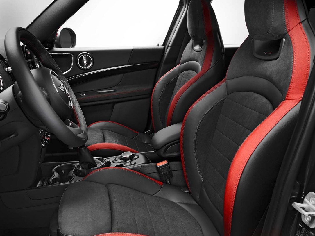 P90244748_highRes_mini-john-cooper-wor