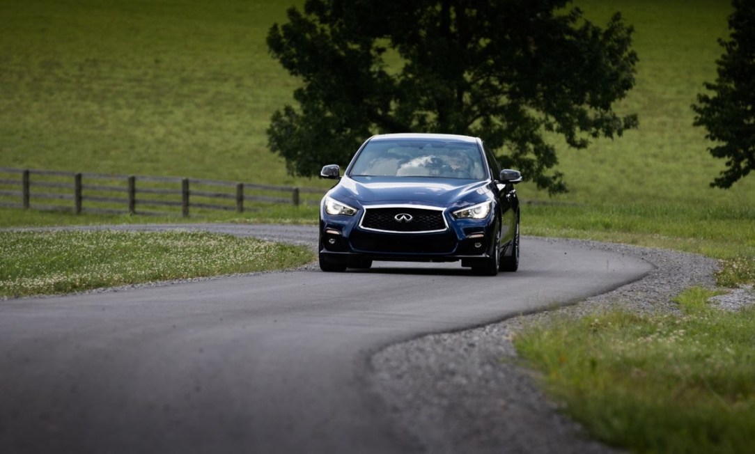 INFINITI Q50, el sedán de lujo que ofrece diferentes modalidade