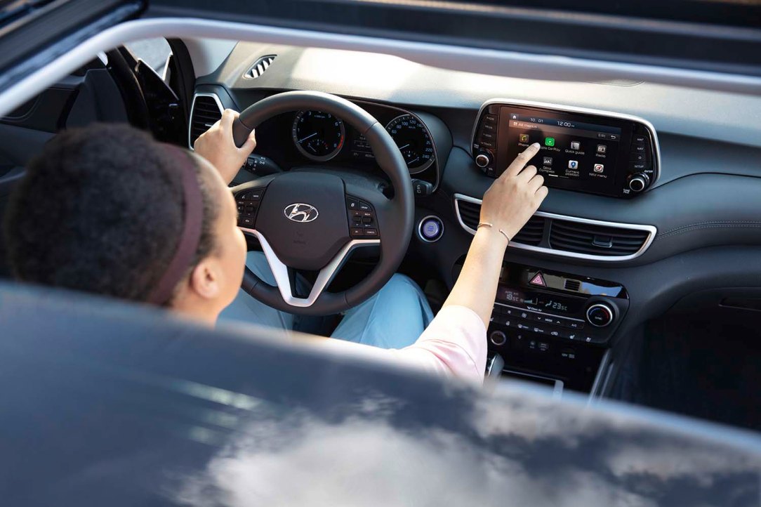 TL_2019_GEN_LHD_SMARTPHONE_CONNECTIVITY