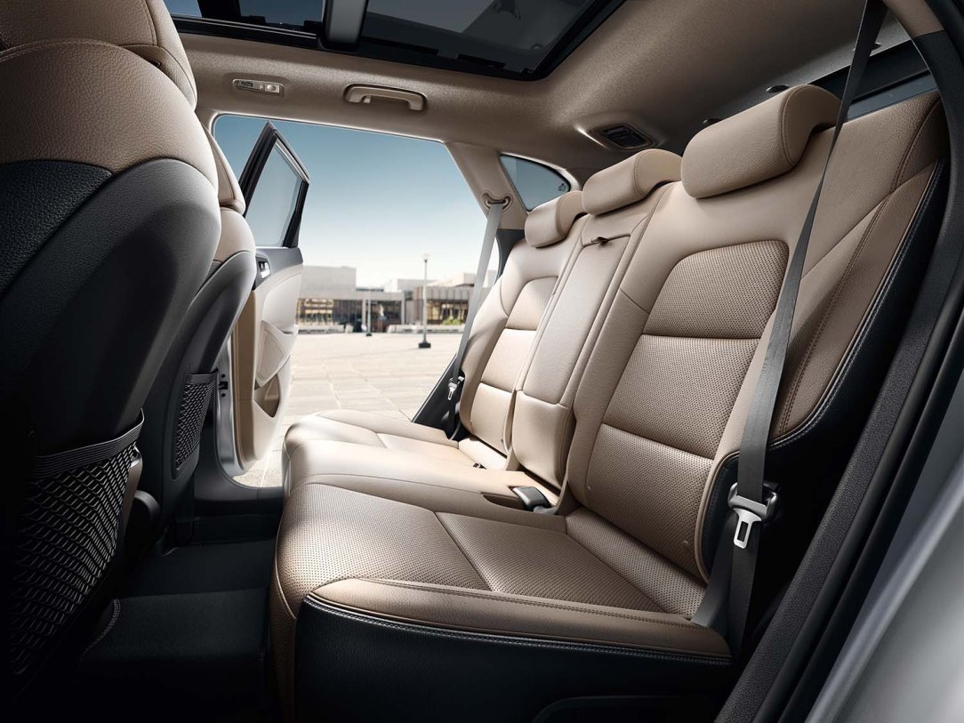 TL_2019_GEN_RHD_SUB_INTERIOR_01_RGB