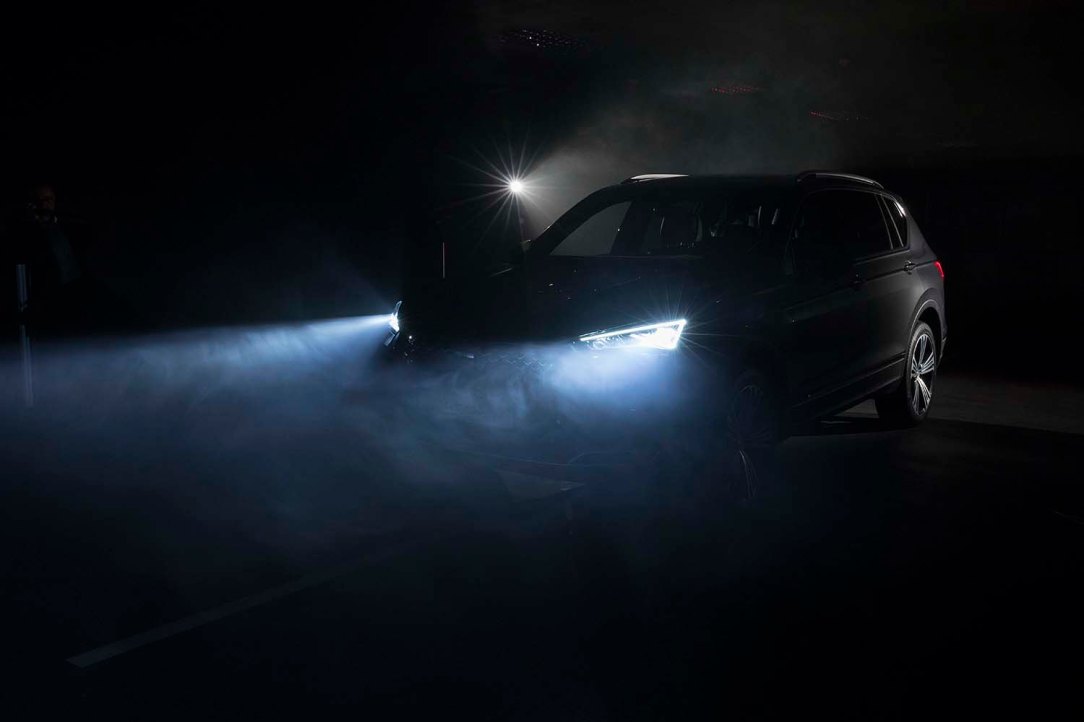 300-LEDS-behind-the-lights-of-your-car_011_HQ