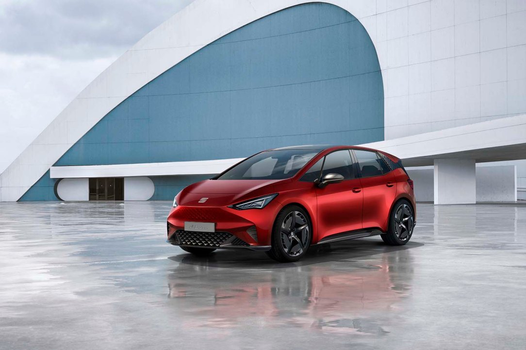 SEAT-el-Born-plugged-into-electric-mobility_02_HQ