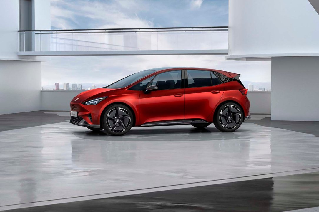 SEAT-el-Born-plugged-into-electric-mobility_04_HQ