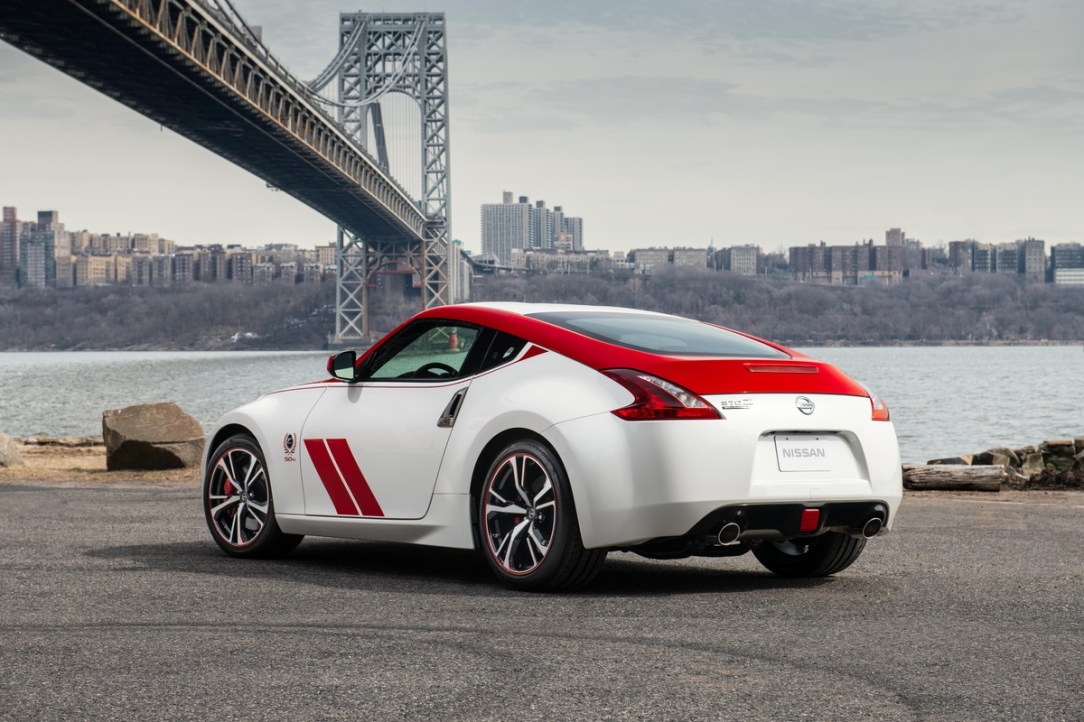 Nissan celebra 50 años de su modelo Z con el 370Z 2020