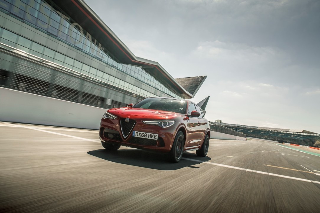 Alfa_Romeo Stelvio QV_Records Inglaterra PROD2