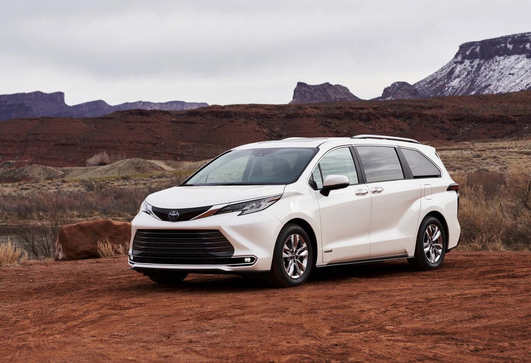 2021_Toyota_Sienna_Limited_01-scaled