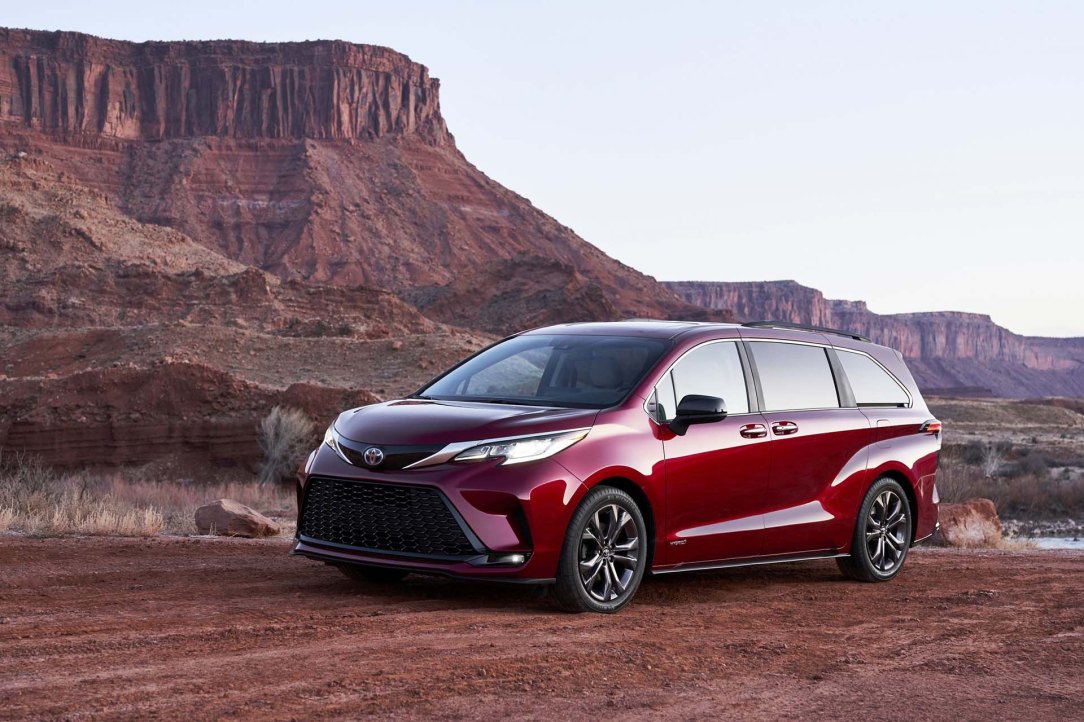 2021_Toyota_Sienna_XSE_01-scaled