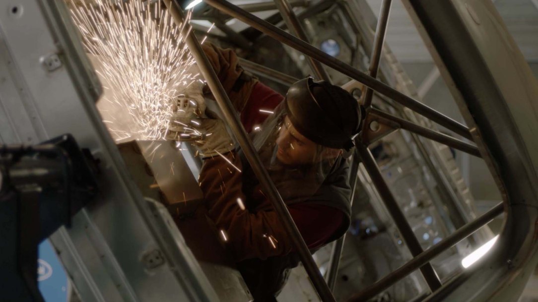 This-is-how-the-new-CUPRA-e-Racer-gears-up-to-compete_03_HQ