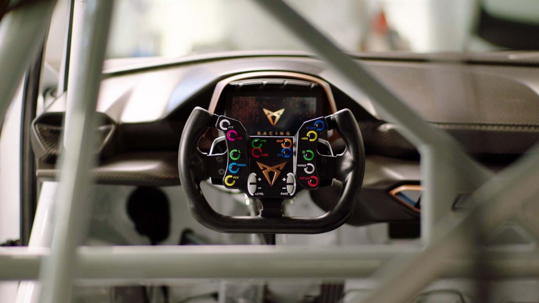 This-is-how-the-new-CUPRA-e-Racer-gears-up-to-compete_07_HQ