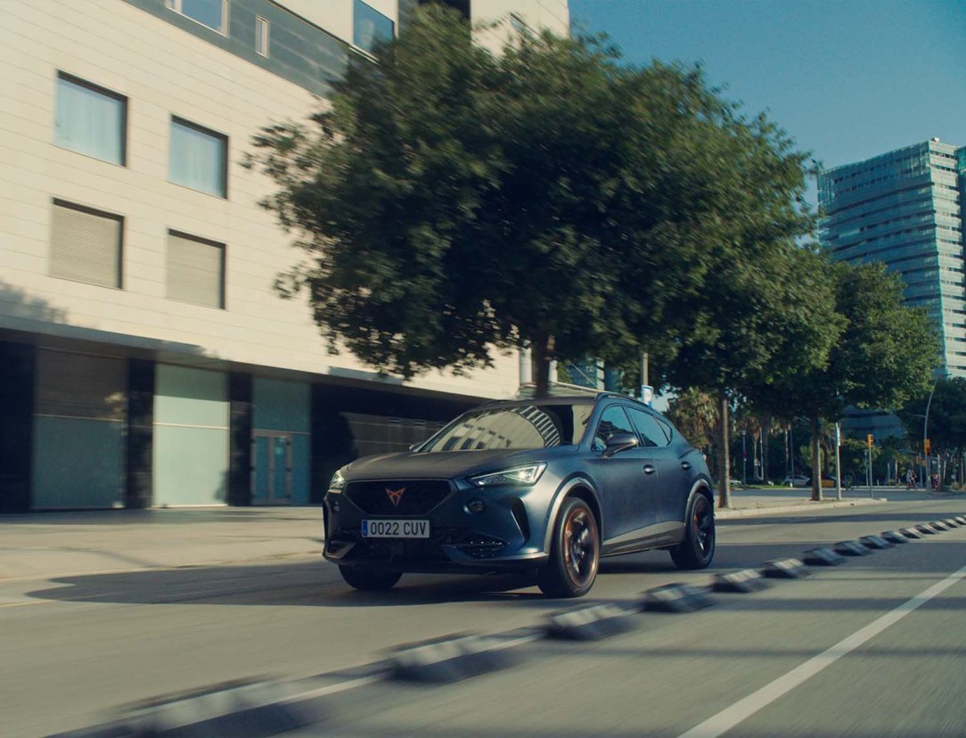 The-CUPRA-Formentor-becomes-the-official-car-of-FC-Barcelona_08_HQ